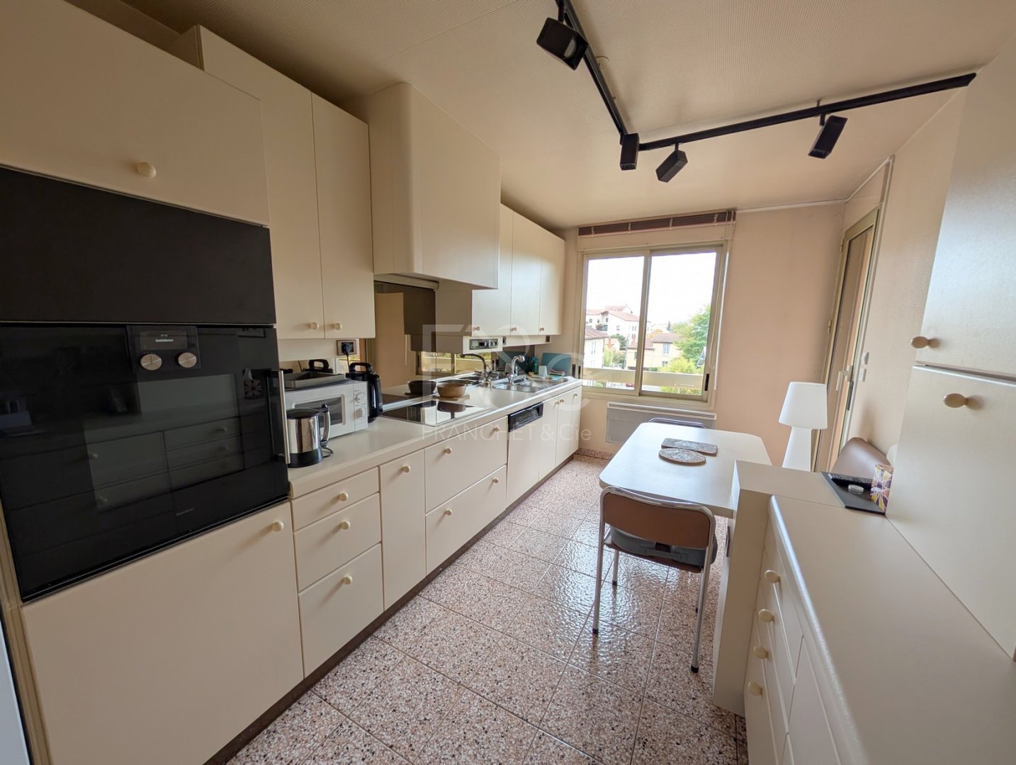 APPARTEMENT T5 A LOUER - LYON 5EME ARRONDISSEMENT - 120.9 m2 - 1640€ charges comprises par mois