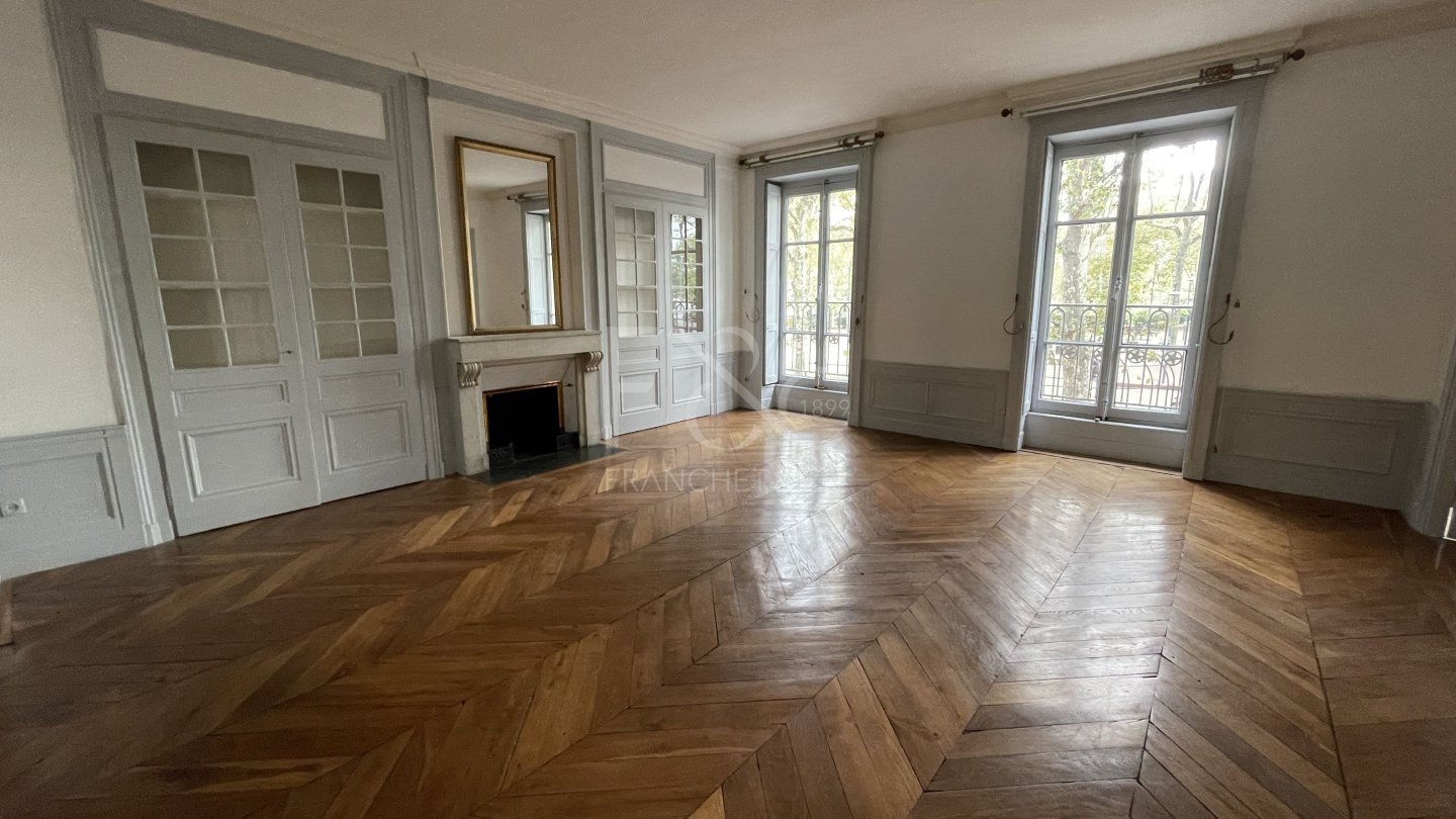 APPARTEMENT T5 A LOUER - LYON 6EME ARRONDISSEMENT - 182.42 m2 - 2 320 &euro; charges comprises par mois