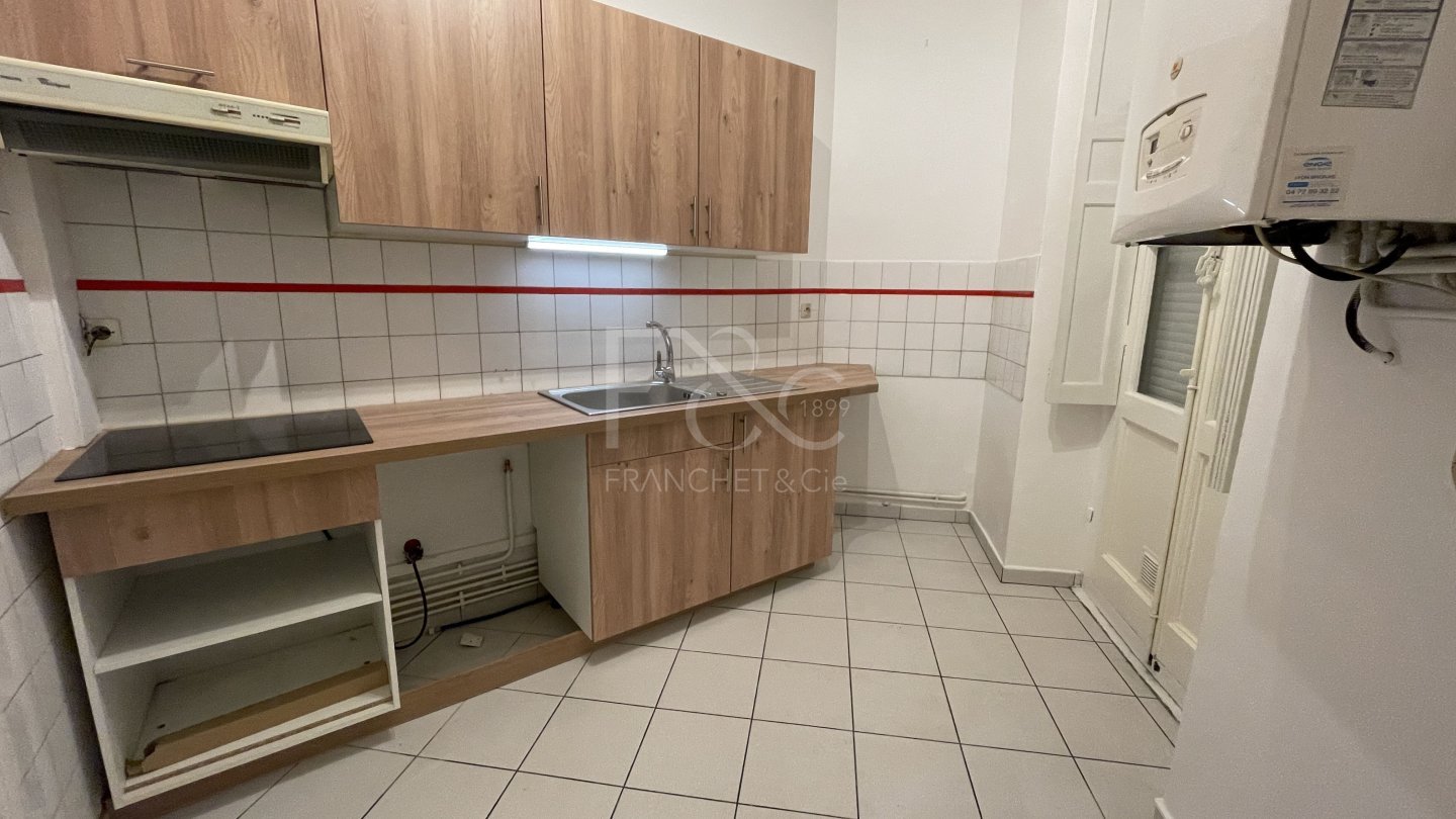 APPARTEMENT T5 A LOUER - LYON 6EME ARRONDISSEMENT - 182.42 m2 - 2 320 &euro; charges comprises par mois