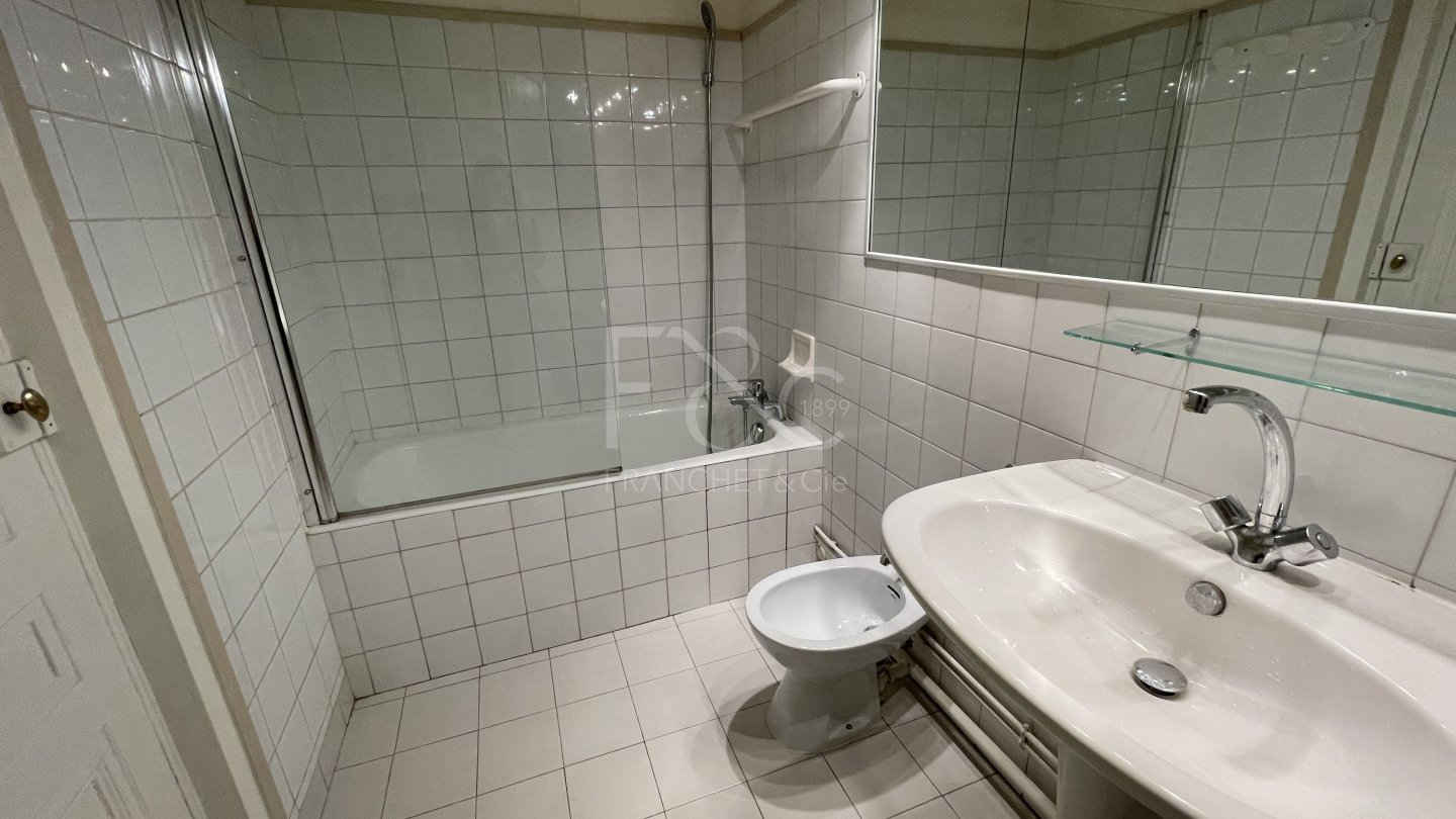 APPARTEMENT T5 A LOUER - LYON 6EME ARRONDISSEMENT - 182.42 m2 - 2 320 &euro; charges comprises par mois