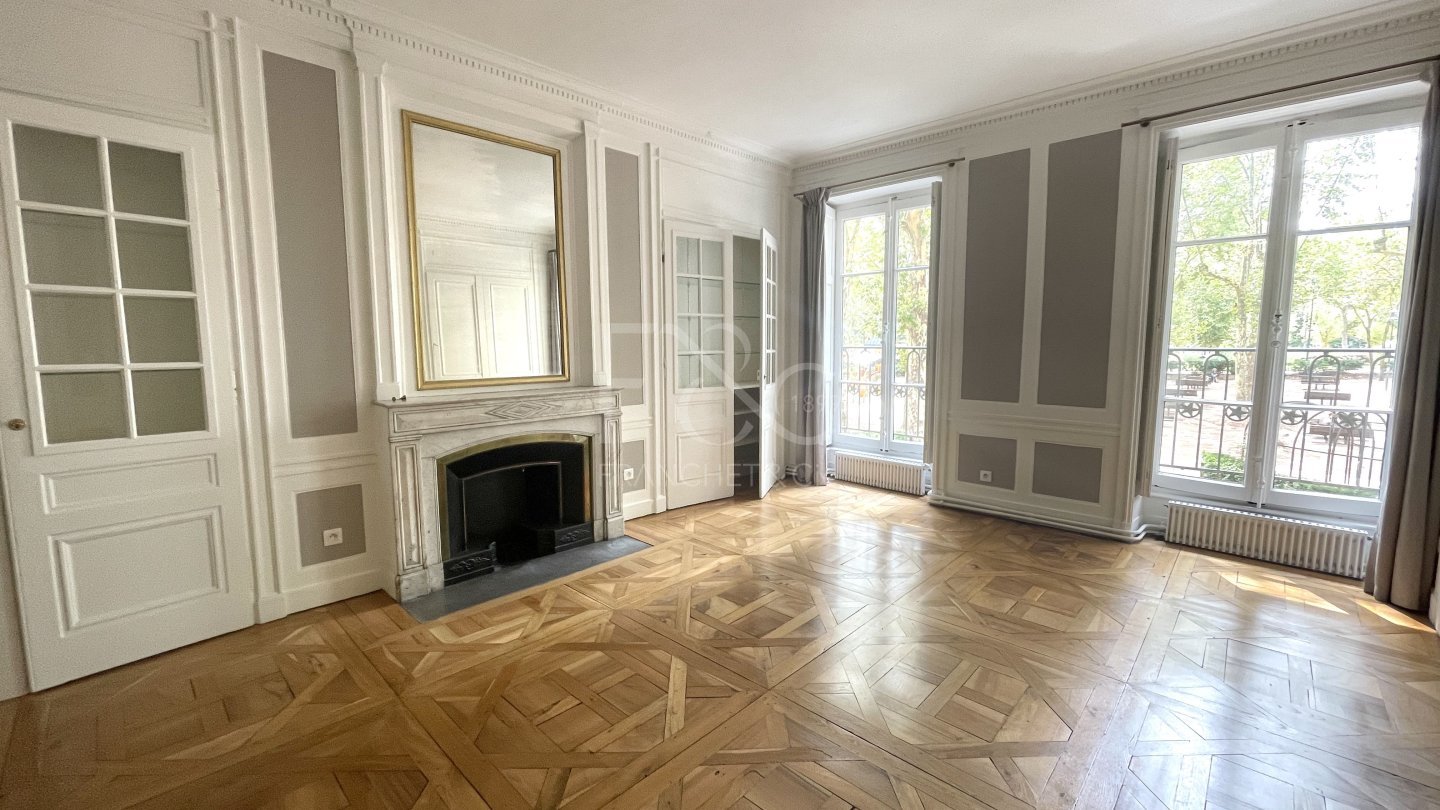 APPARTEMENT T5 A LOUER - LYON 6EME ARRONDISSEMENT - 149.7 m2 - 2�293�&euro; charges comprises par mois