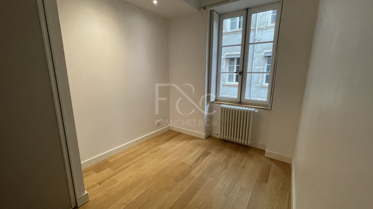 APPARTEMENT T5 A LOUER - LYON 6EME ARRONDISSEMENT - 149.7 m2 - 2�293�&euro; charges comprises par mois