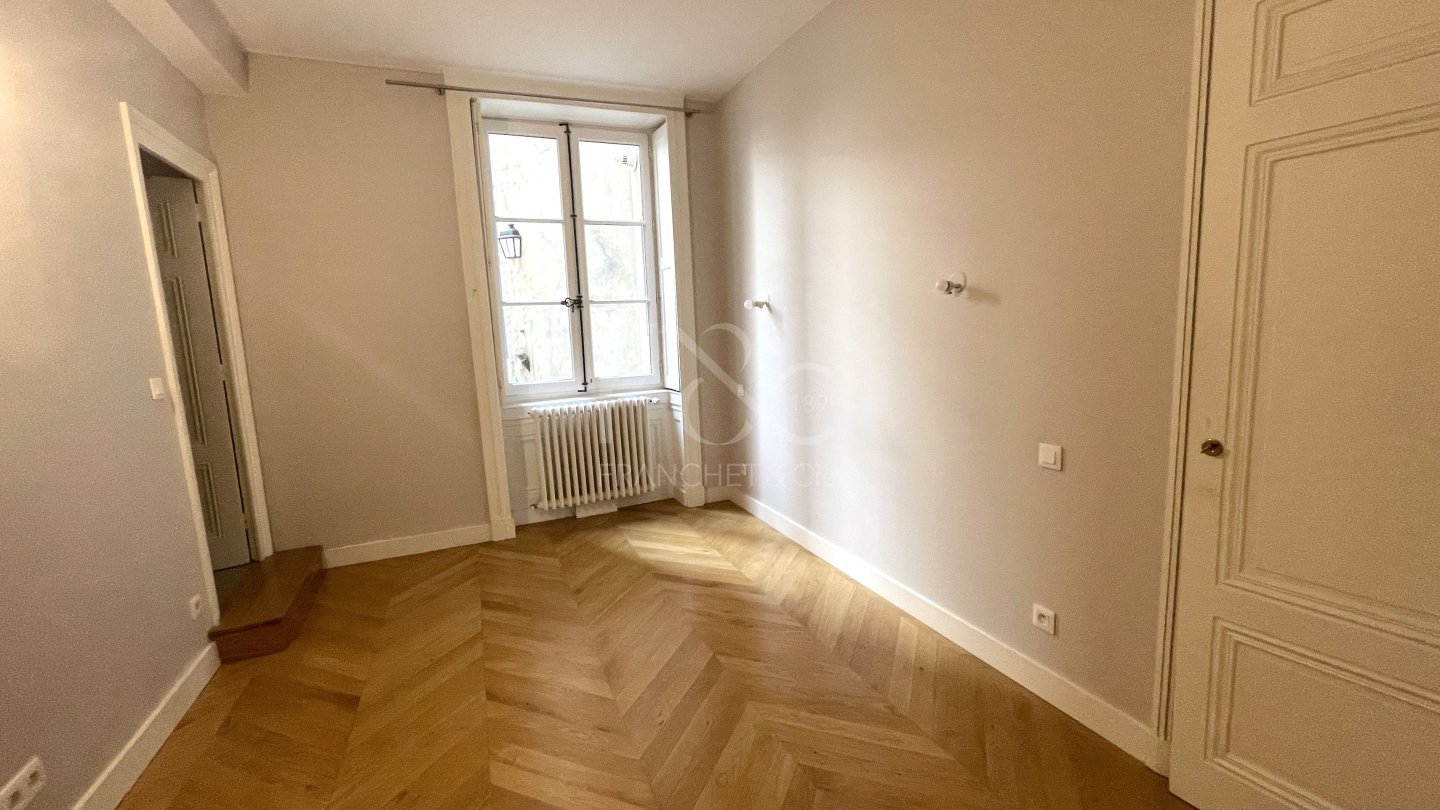 APPARTEMENT T5 A LOUER - LYON 6EME ARRONDISSEMENT - 149.7 m2 - 2�293�&euro; charges comprises par mois