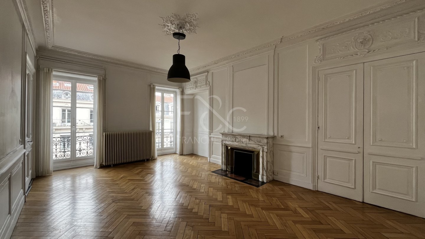 APPARTEMENT T5 A LOUER - LYON 6EME ARRONDISSEMENT - 169.96 m2 - 2�581�&euro; charges comprises par mois