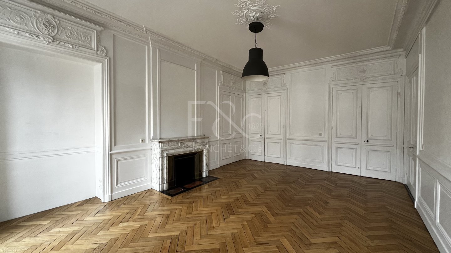 APPARTEMENT T5 A LOUER - LYON 6EME ARRONDISSEMENT - 169.96 m2 - 2�581�&euro; charges comprises par mois