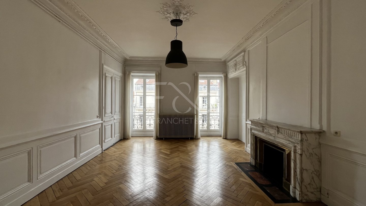 APPARTEMENT T5 A LOUER - LYON 6EME ARRONDISSEMENT - 169.96 m2 - 2�581�&euro; charges comprises par mois