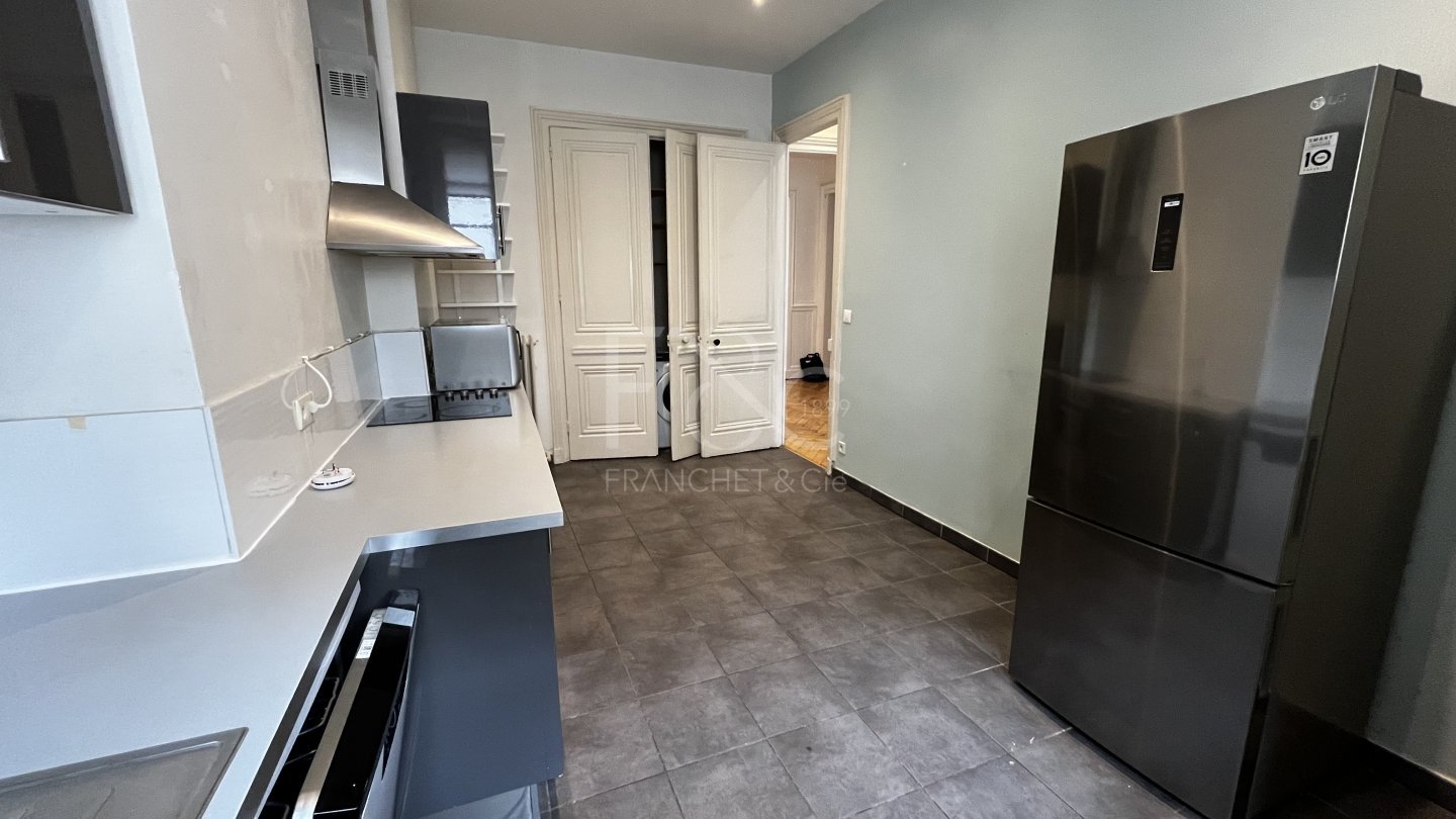 APPARTEMENT T5 A LOUER - LYON 6EME ARRONDISSEMENT - 169.96 m2 - 2�581�&euro; charges comprises par mois