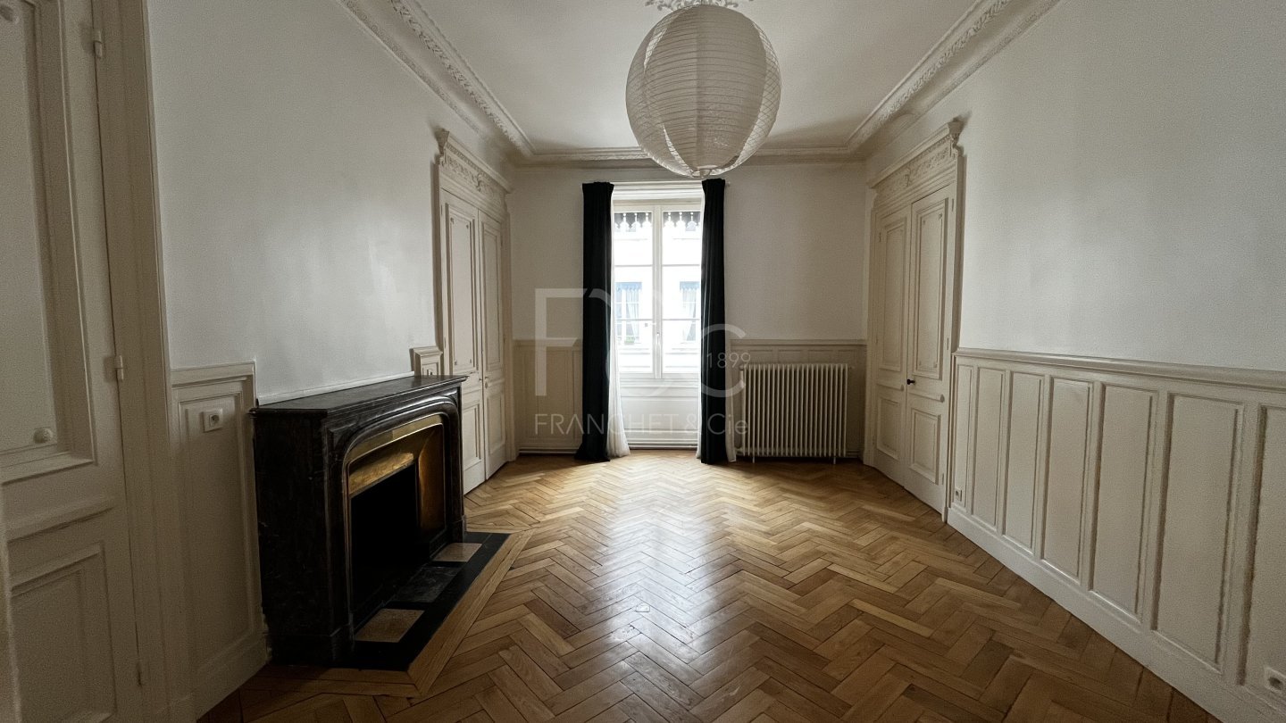 APPARTEMENT T5 A LOUER - LYON 6EME ARRONDISSEMENT - 169.96 m2 - 2�581�&euro; charges comprises par mois