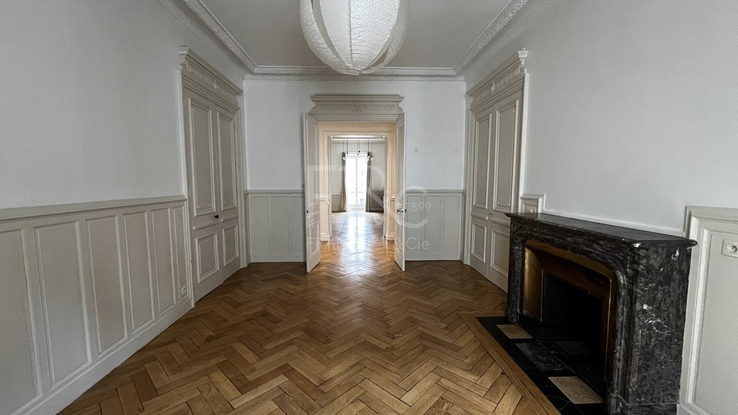 APPARTEMENT T5 A LOUER - LYON 6EME ARRONDISSEMENT - 169.96 m2 - 2�581�&euro; charges comprises par mois