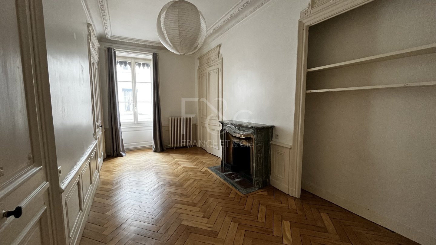 APPARTEMENT T5 A LOUER - LYON 6EME ARRONDISSEMENT - 169.96 m2 - 2�581�&euro; charges comprises par mois