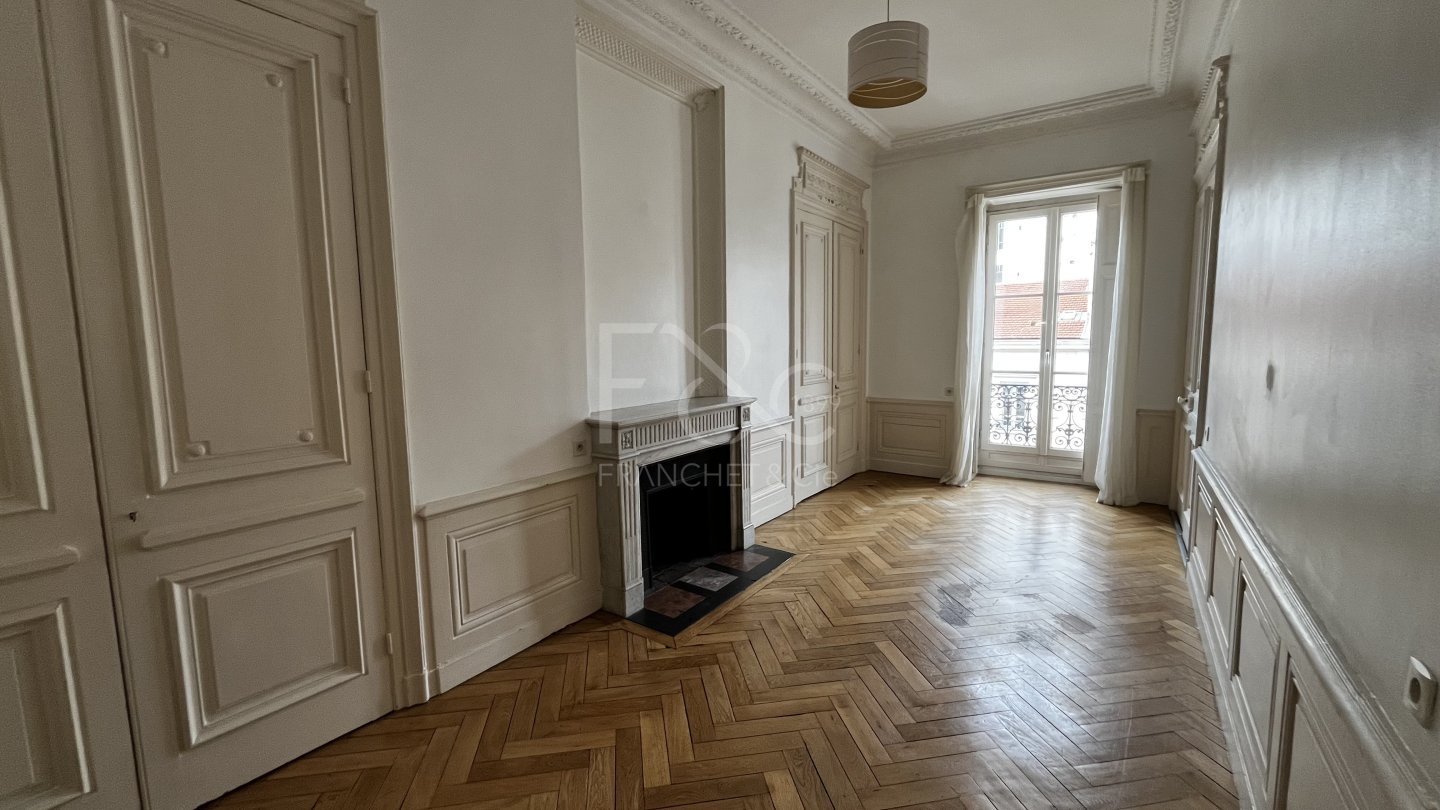 APPARTEMENT T5 A LOUER - LYON 6EME ARRONDISSEMENT - 169.96 m2 - 2�581�&euro; charges comprises par mois
