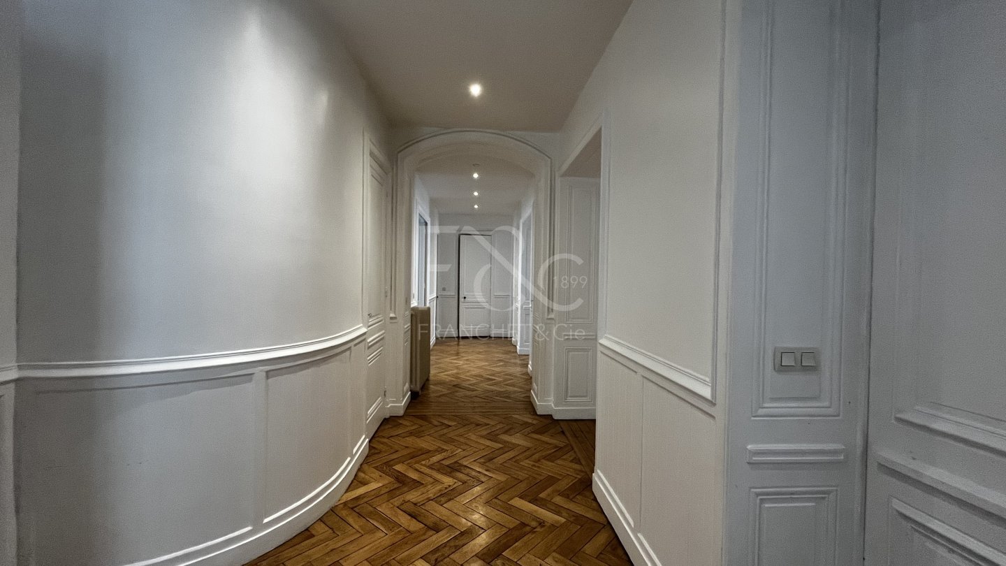 APPARTEMENT T5 A LOUER - LYON 6EME ARRONDISSEMENT - 169.96 m2 - 2�581�&euro; charges comprises par mois