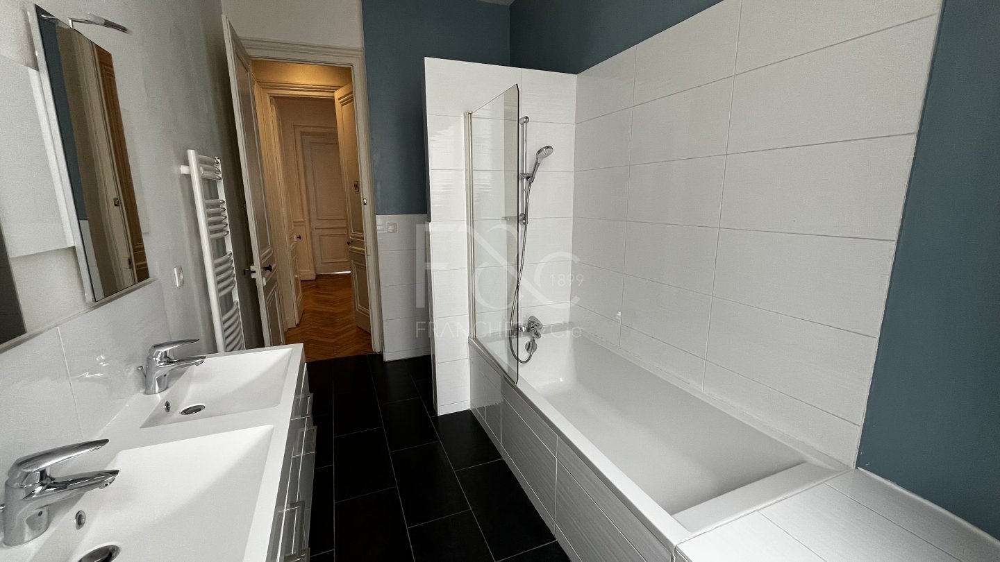 APPARTEMENT T5 A LOUER - LYON 6EME ARRONDISSEMENT - 169.96 m2 - 2�581�&euro; charges comprises par mois