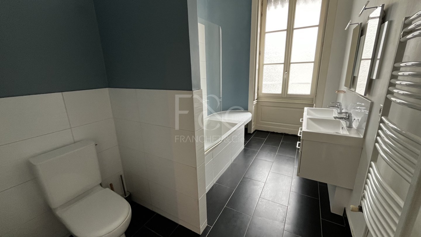 APPARTEMENT T5 A LOUER - LYON 6EME ARRONDISSEMENT - 169.96 m2 - 2�581�&euro; charges comprises par mois