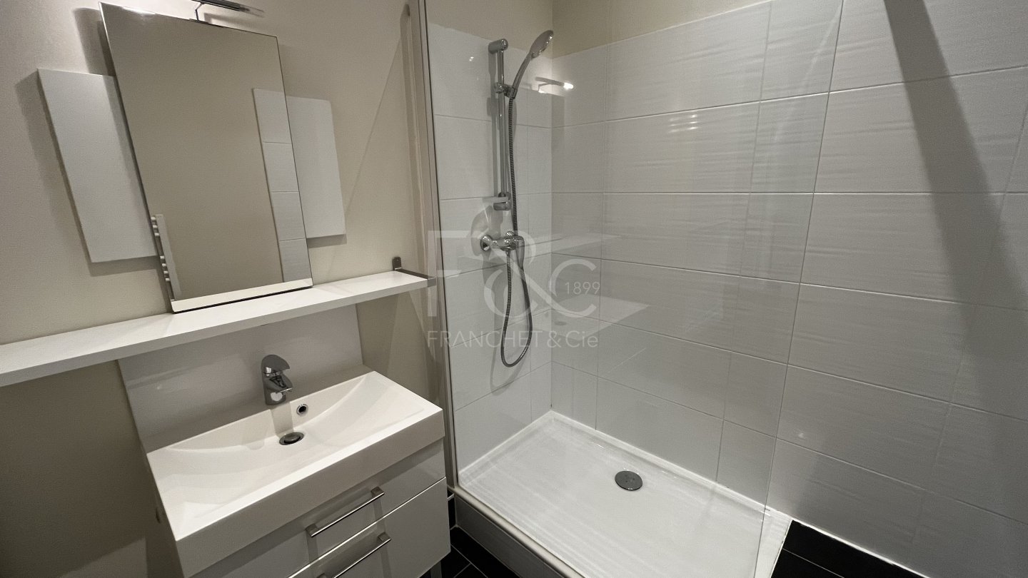 APPARTEMENT T5 A LOUER - LYON 6EME ARRONDISSEMENT - 169.96 m2 - 2�581�&euro; charges comprises par mois