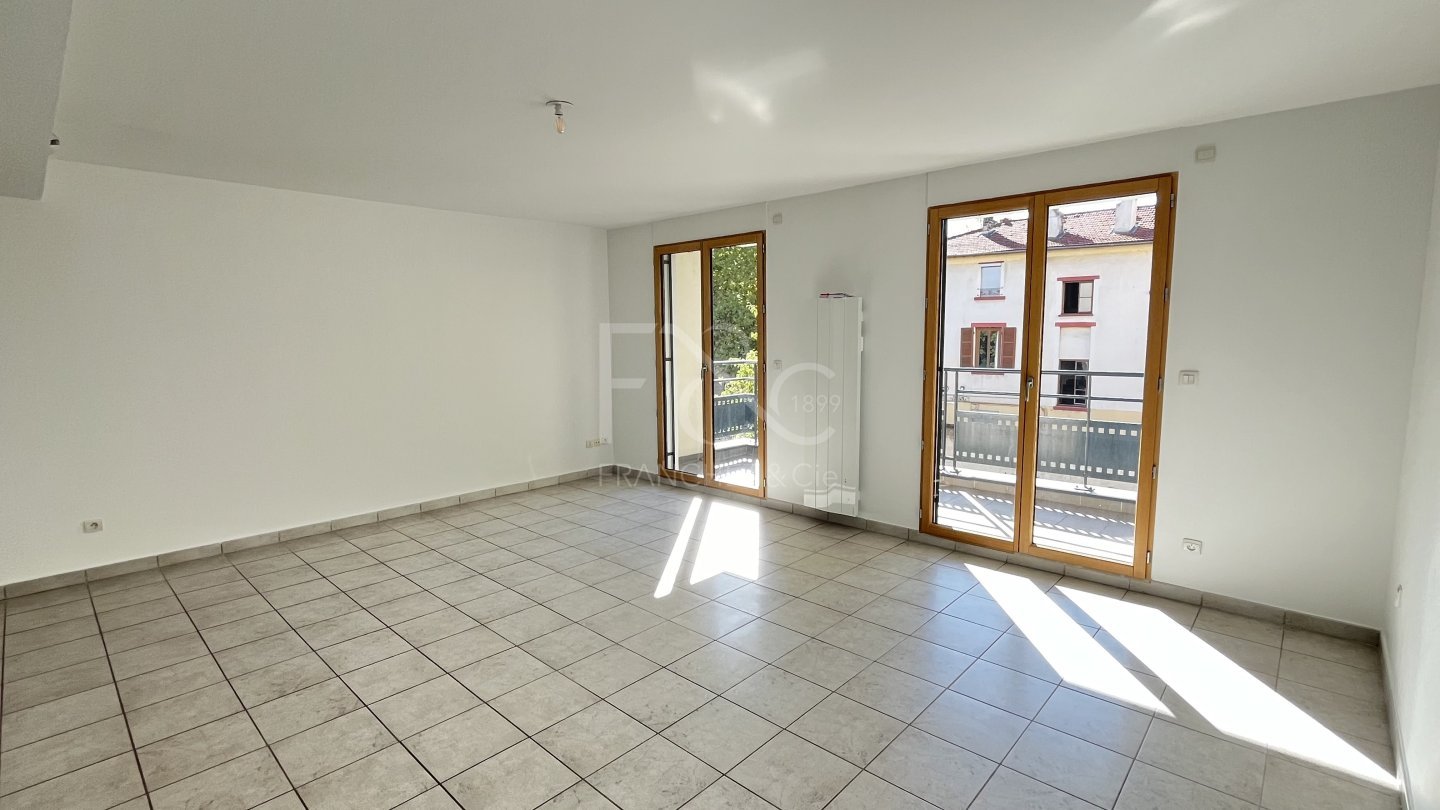 APPARTEMENT T5 A LOUER - LYON 8EME ARRONDISSEMENT Montplaisir Nord - 109.25 m2 - 1 790 &euro; charges comprises par mois