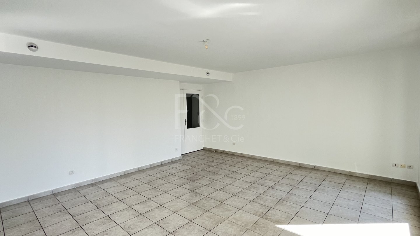 APPARTEMENT T5 A LOUER - LYON 8EME ARRONDISSEMENT Montplaisir Nord - 109.25 m2 - 1 790 &euro; charges comprises par mois