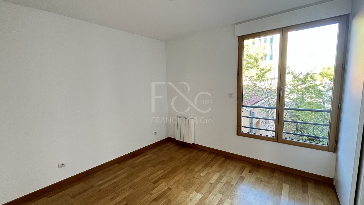 APPARTEMENT T5 A LOUER - LYON 8EME ARRONDISSEMENT Montplaisir Nord - 109.25 m2 - 1 790 &euro; charges comprises par mois