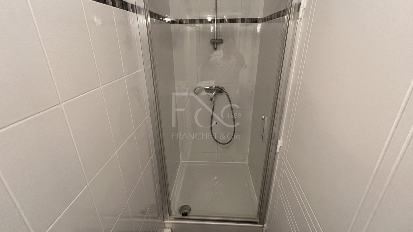 APPARTEMENT T5 A LOUER - LYON 8EME ARRONDISSEMENT Montplaisir Nord - 109.25 m2 - 1 790 &euro; charges comprises par mois