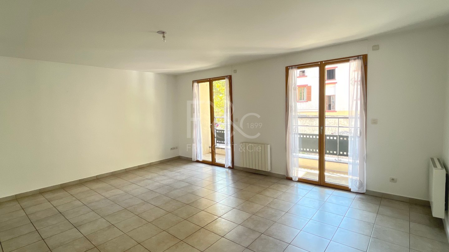 APPARTEMENT T5 A LOUER - LYON 8EME ARRONDISSEMENT Montplaisir Nord - 109.25 m2 - 1 765 &euro; charges comprises par mois