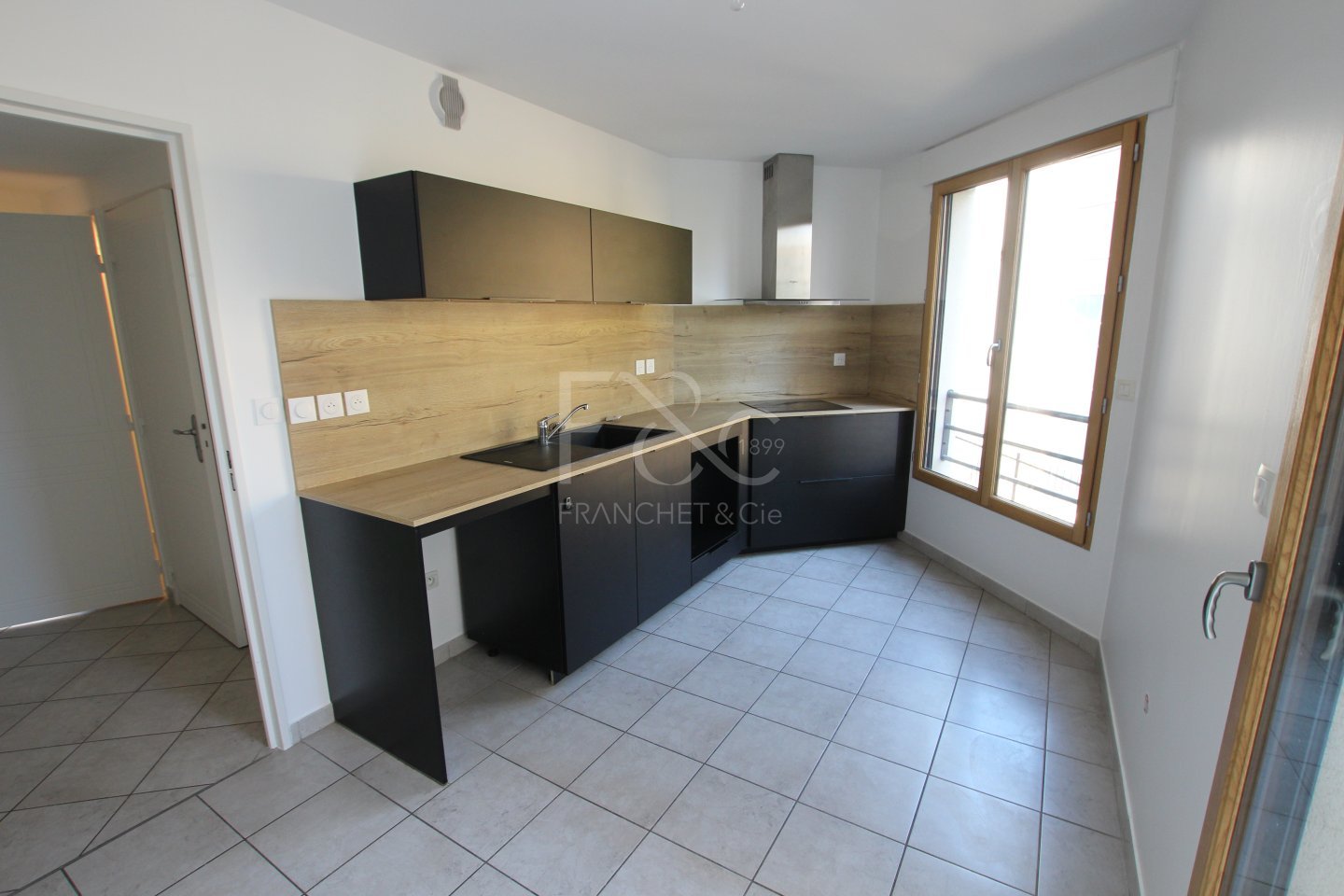 APPARTEMENT T5 A LOUER - LYON 8EME ARRONDISSEMENT Montplaisir Nord - 109.25 m2 - 1 765 &euro; charges comprises par mois