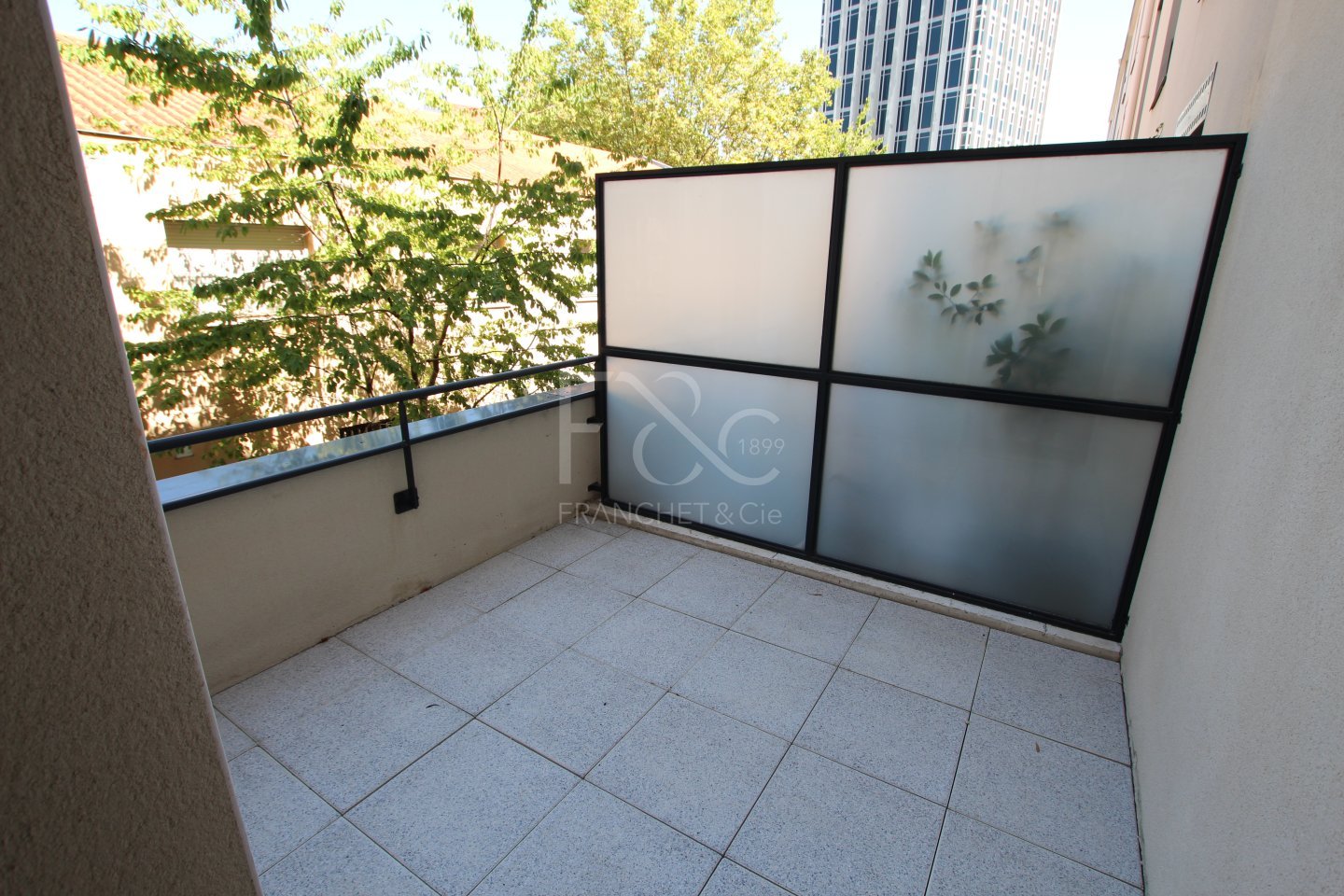 APPARTEMENT T5 A LOUER - LYON 8EME ARRONDISSEMENT Montplaisir Nord - 109.25 m2 - 1 765 &euro; charges comprises par mois