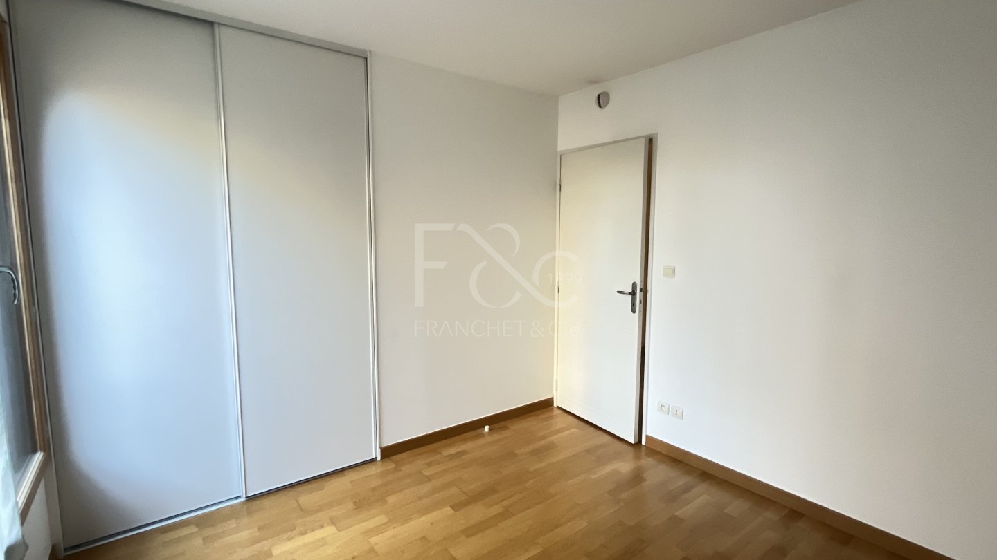 APPARTEMENT T5 A LOUER - LYON 8EME ARRONDISSEMENT Montplaisir Nord - 109.25 m2 - 1 765 &euro; charges comprises par mois