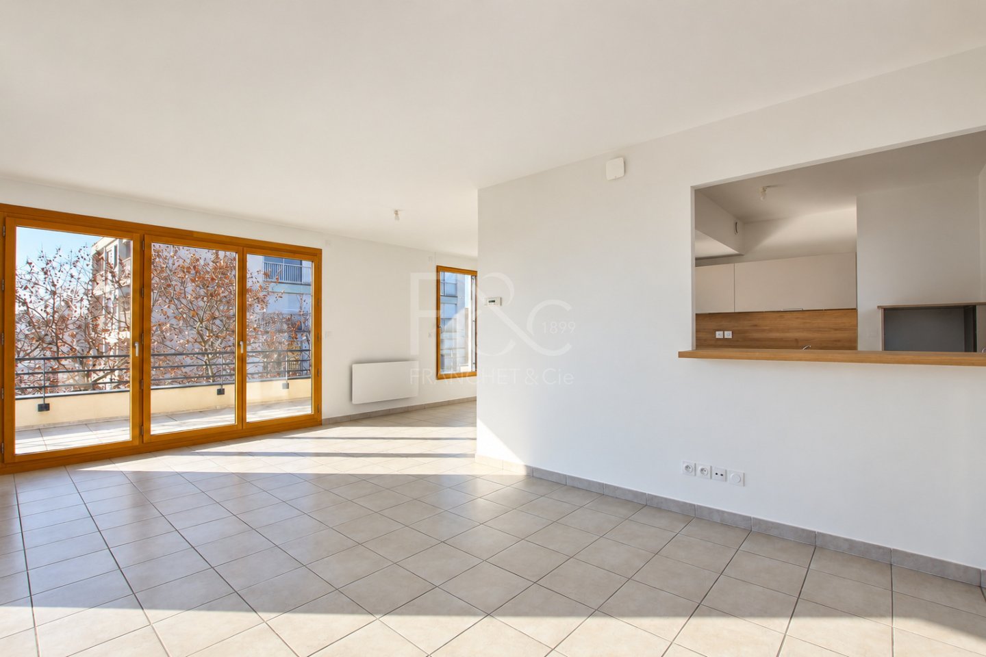 APPARTEMENT T5 A LOUER - LYON 8EME ARRONDISSEMENT Montplaisir Nord - 116.25 m2 - 2 350 &euro; charges comprises par mois