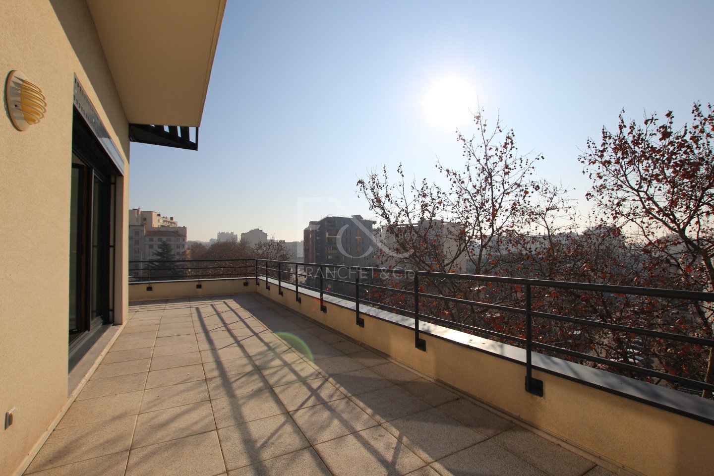 APPARTEMENT T5 A LOUER - LYON 8EME ARRONDISSEMENT Montplaisir Nord - 116.25 m2 - 2 350 &euro; charges comprises par mois