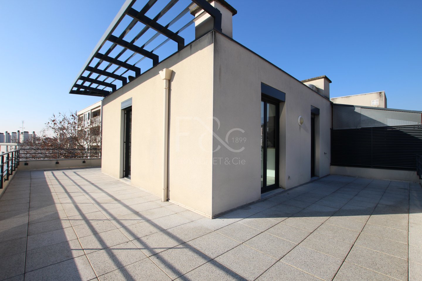 APPARTEMENT T5 A LOUER - LYON 8EME ARRONDISSEMENT Montplaisir Nord - 116.25 m2 - 2 350 &euro; charges comprises par mois