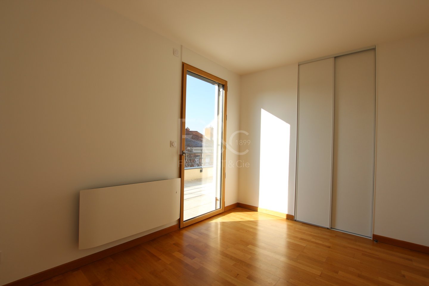 APPARTEMENT T5 A LOUER - LYON 8EME ARRONDISSEMENT Montplaisir Nord - 116.25 m2 - 2 350 &euro; charges comprises par mois