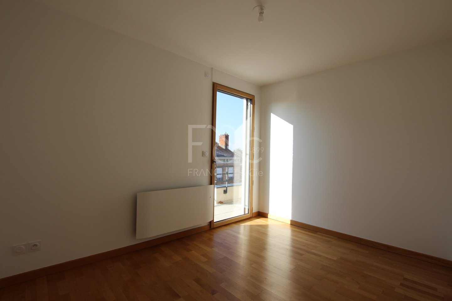 APPARTEMENT T5 A LOUER - LYON 8EME ARRONDISSEMENT Montplaisir Nord - 116.25 m2 - 2 350 &euro; charges comprises par mois