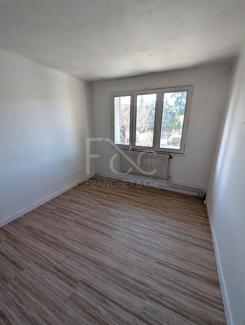 Appartement T5 lumineux avec jardin privatif à Francheville – Travaux et rénovation énergétique en cours