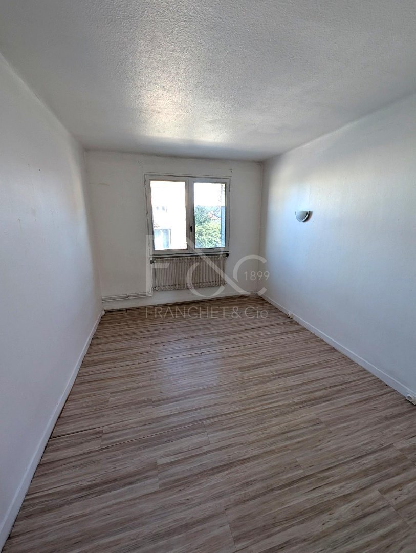 Appartement T5 lumineux avec jardin privatif à Francheville – Travaux et rénovation énergétique en cours