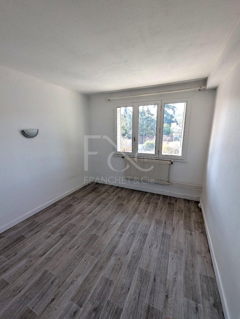 Appartement T5 lumineux avec jardin privatif à Francheville – Travaux et rénovation énergétique en cours