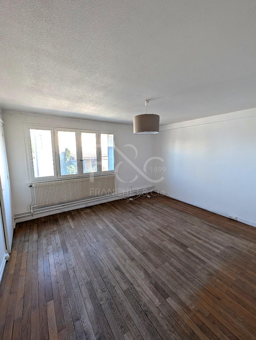 Appartement T5 lumineux avec jardin privatif à Francheville – Travaux et rénovation énergétique en cours