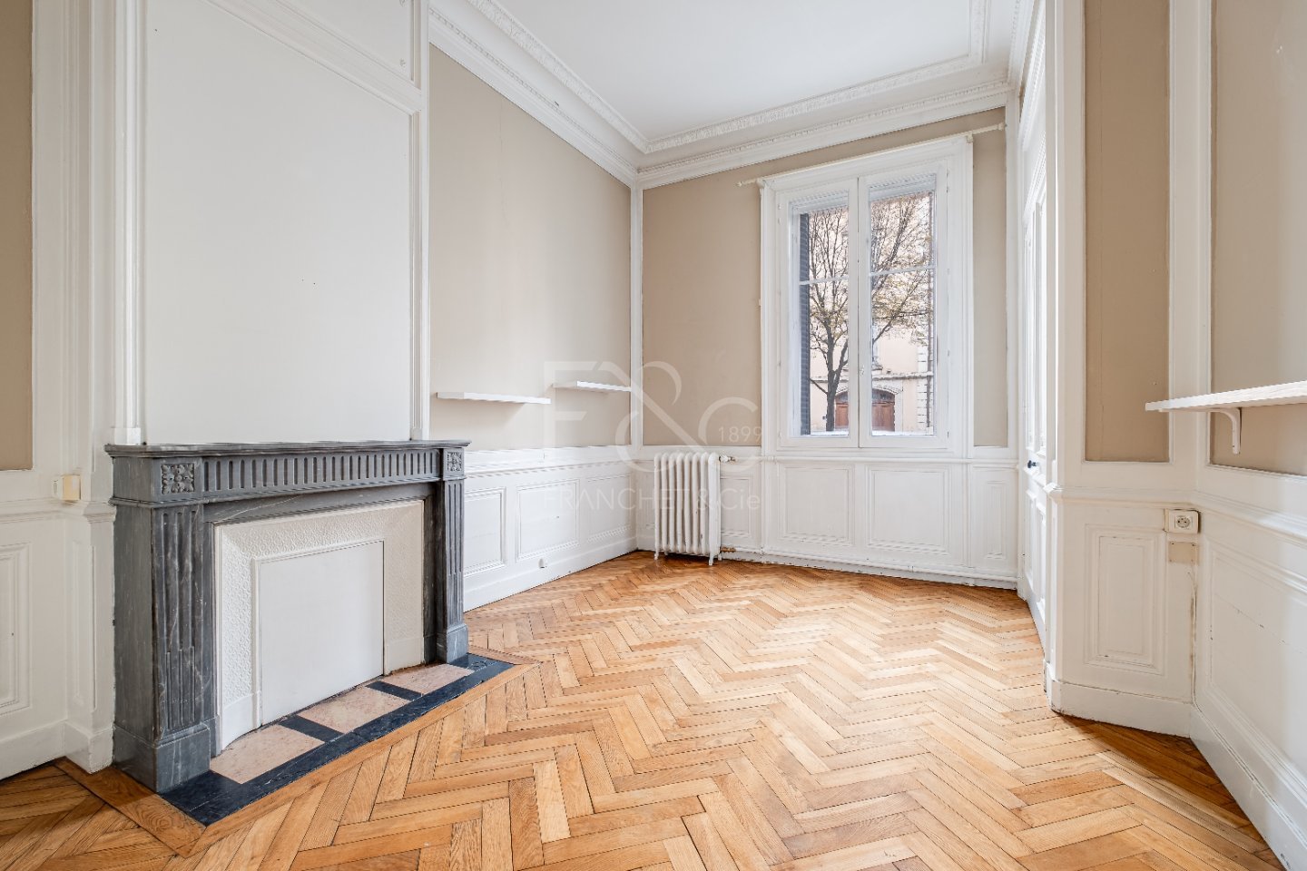 Appartement de Caractère à Lyon – 164 m² à Rénover, Idéal Habitation ou Bureaux