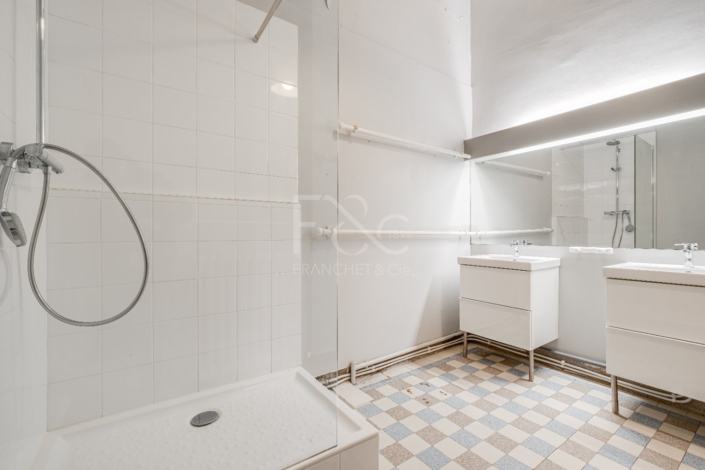 Appartement de Caractère à Lyon – 164 m² à Rénover, Idéal Habitation ou Bureaux