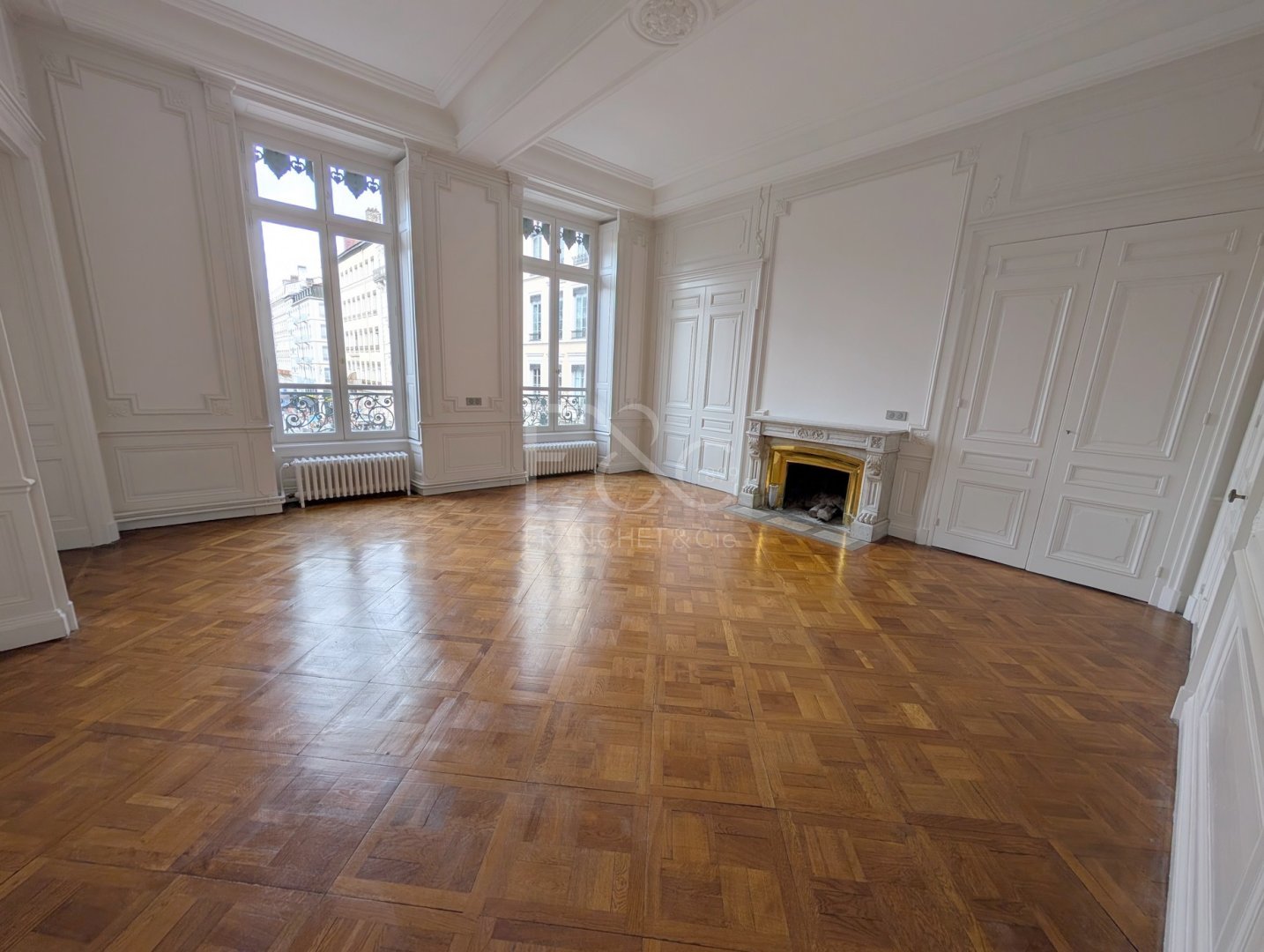 APPARTEMENT T6 A LOUER - LYON 2EME ARRONDISSEMENT - 180 m2 - 3�185�&euro; charges comprises par mois