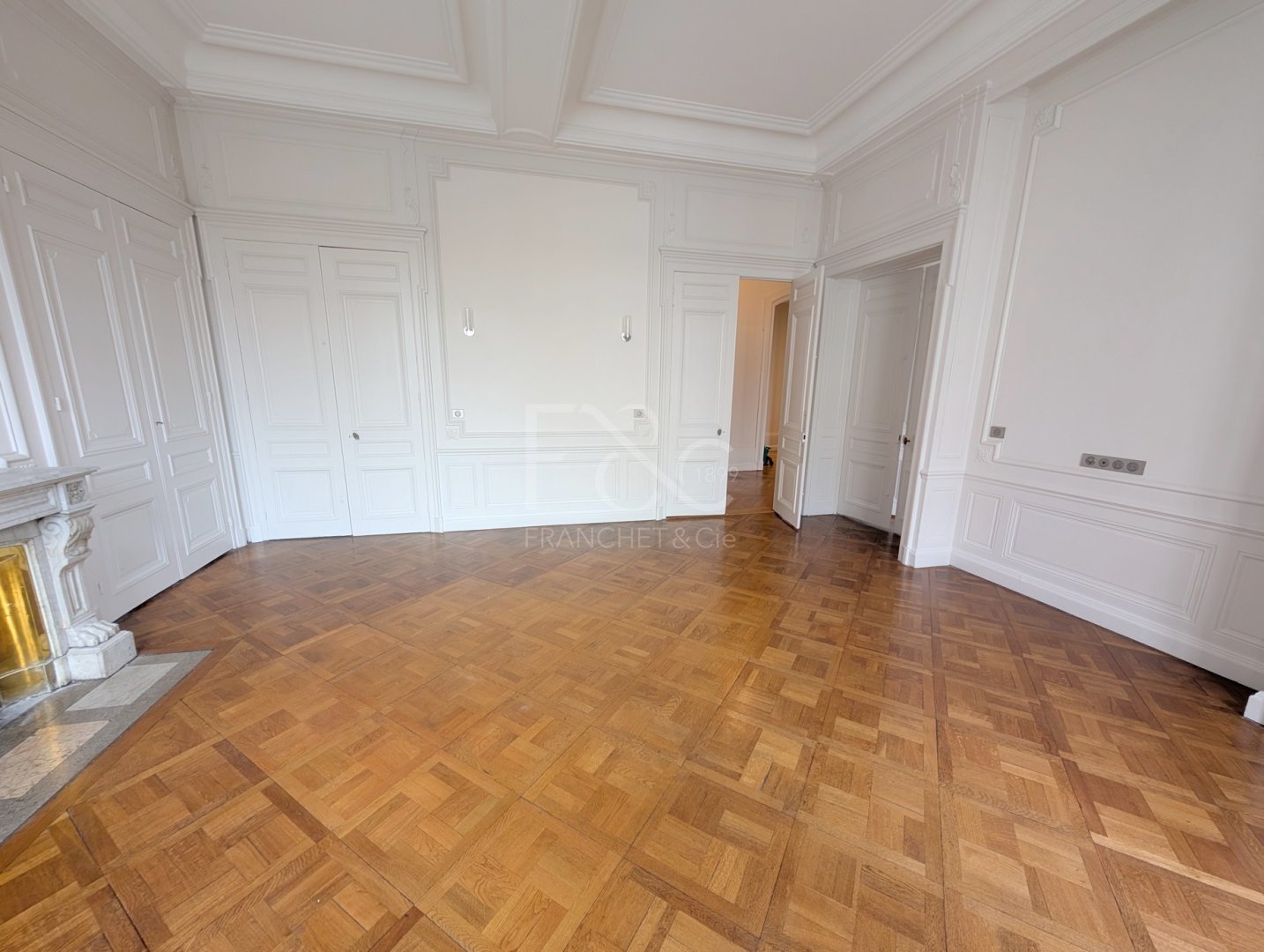 APPARTEMENT T6 A LOUER - LYON 2EME ARRONDISSEMENT - 180 m2 - 3�185�&euro; charges comprises par mois