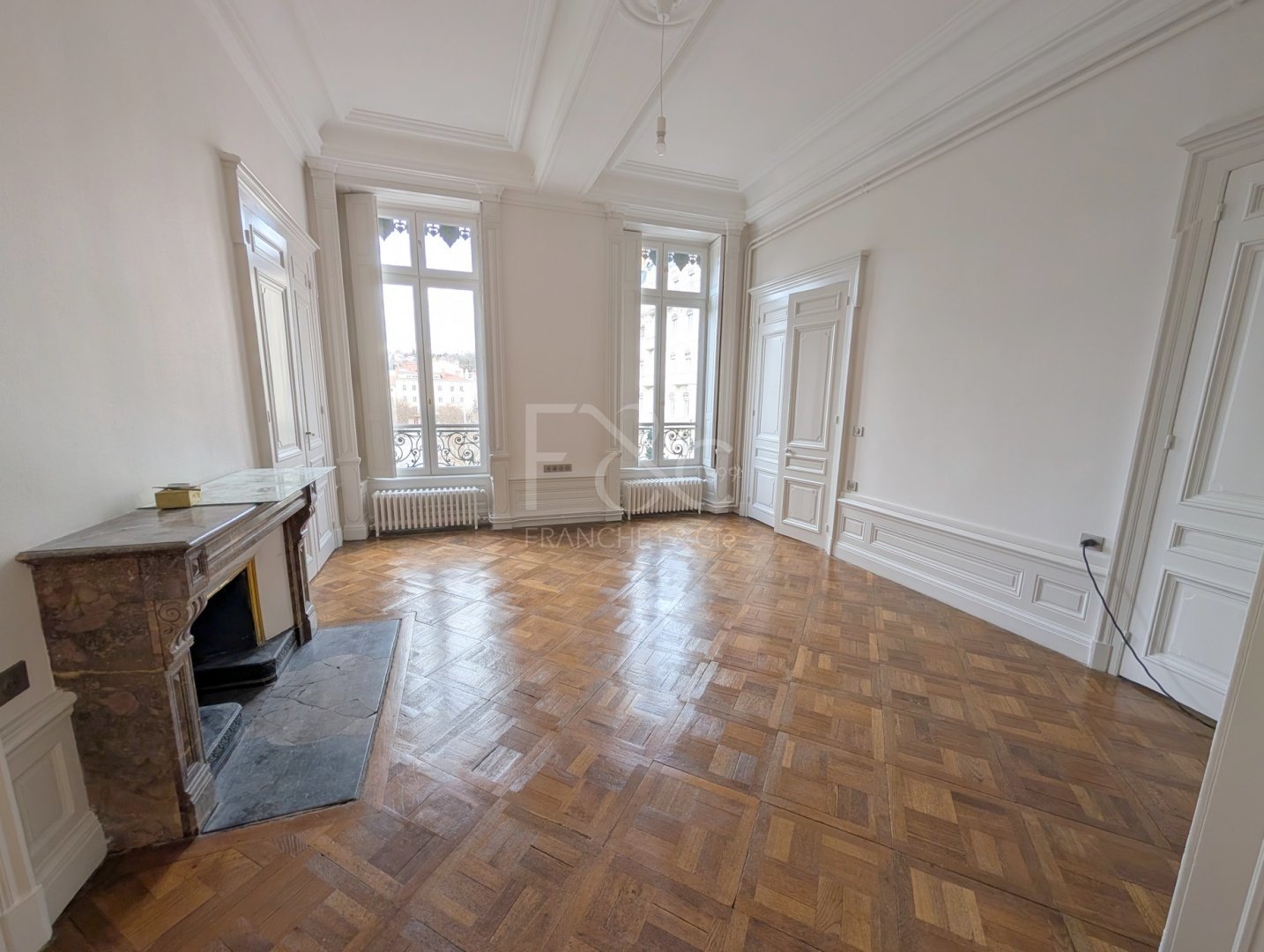 APPARTEMENT T6 A LOUER - LYON 2EME ARRONDISSEMENT - 180 m2 - 3�185�&euro; charges comprises par mois