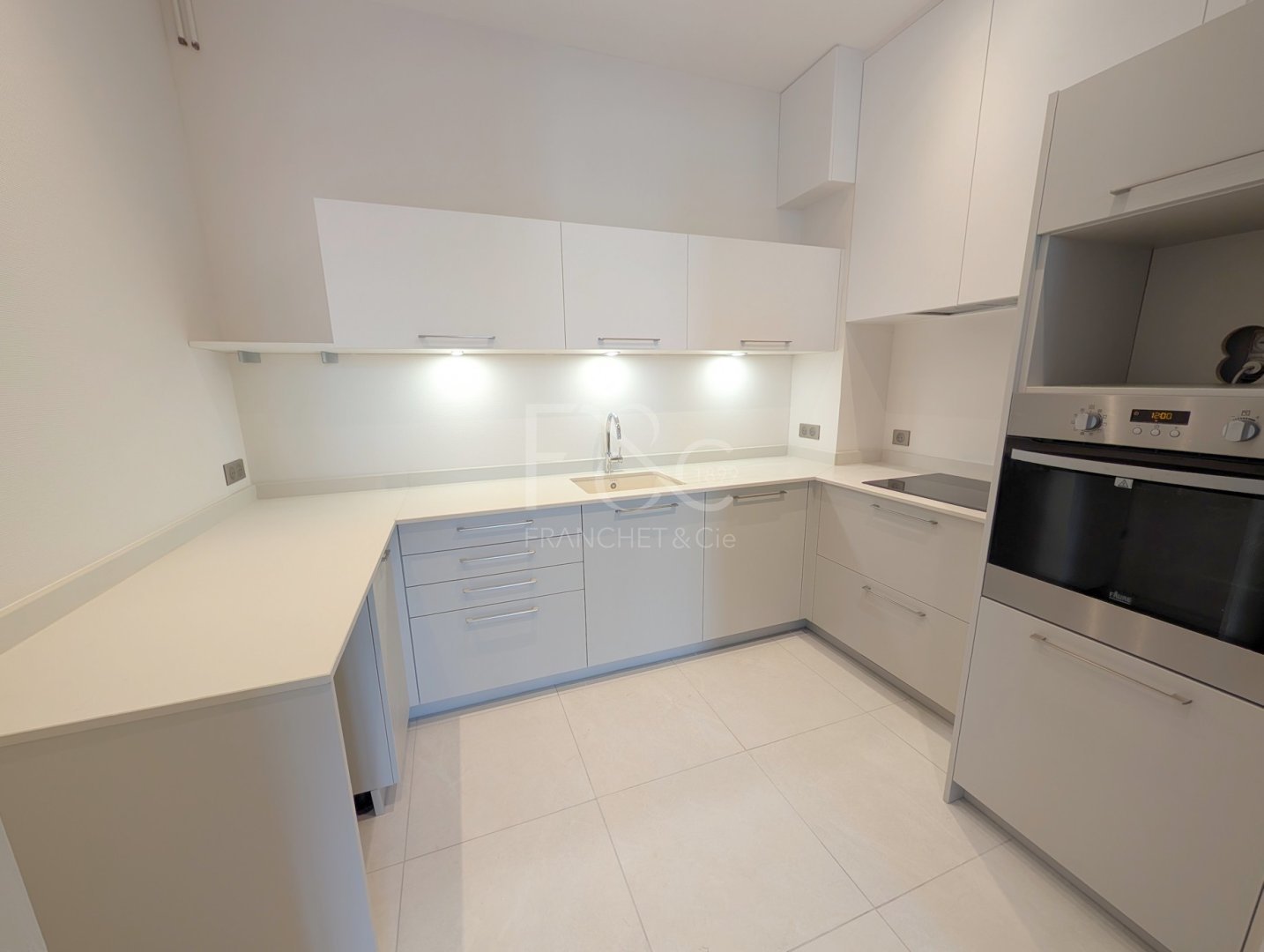 APPARTEMENT T6 A LOUER - LYON 2EME ARRONDISSEMENT - 180 m2 - 3�185�&euro; charges comprises par mois