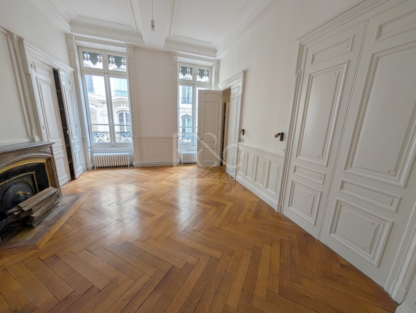 APPARTEMENT T6 A LOUER - LYON 2EME ARRONDISSEMENT - 180 m2 - 3�185�&euro; charges comprises par mois