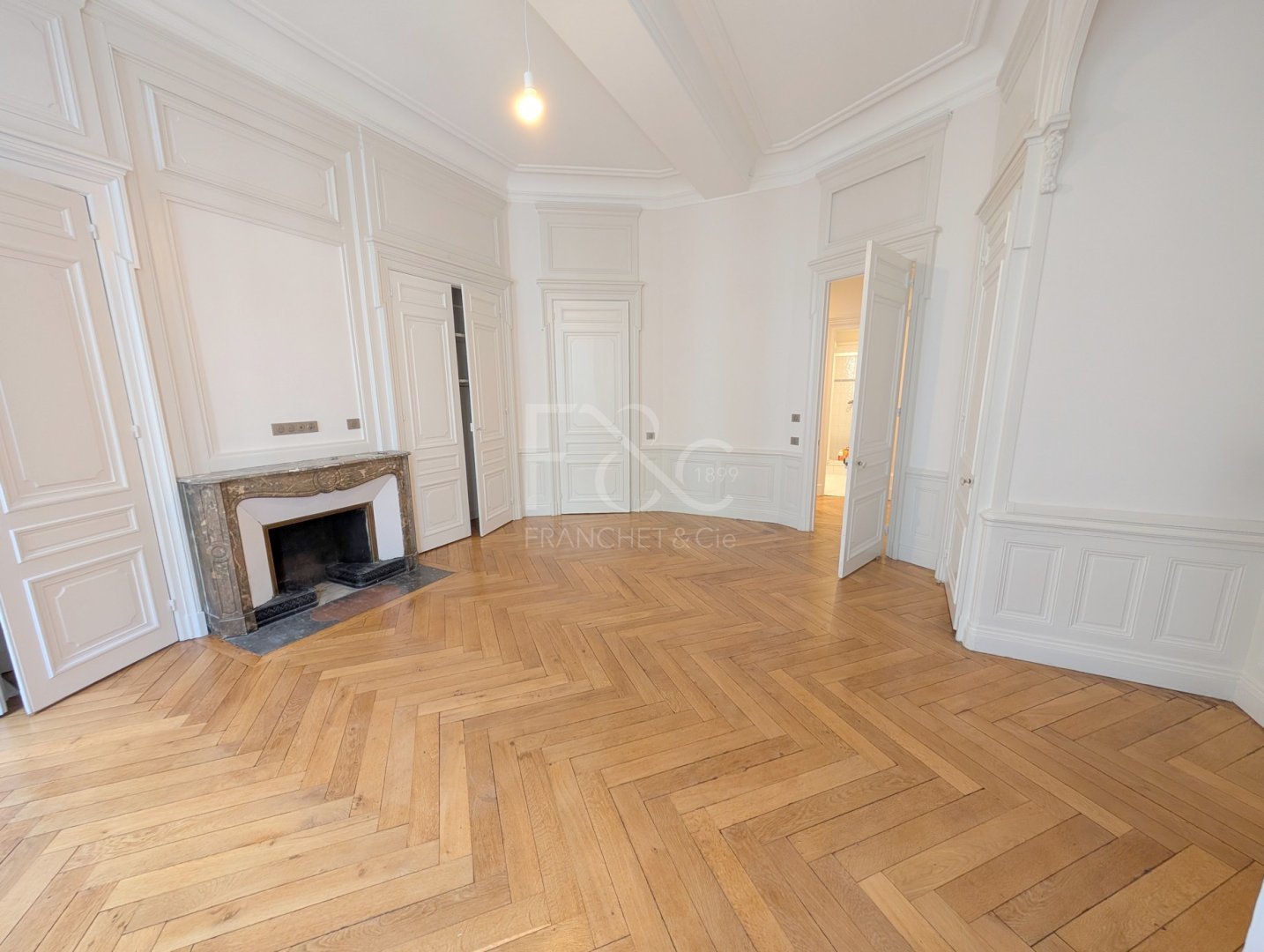 APPARTEMENT T6 A LOUER - LYON 2EME ARRONDISSEMENT - 180 m2 - 3�185�&euro; charges comprises par mois