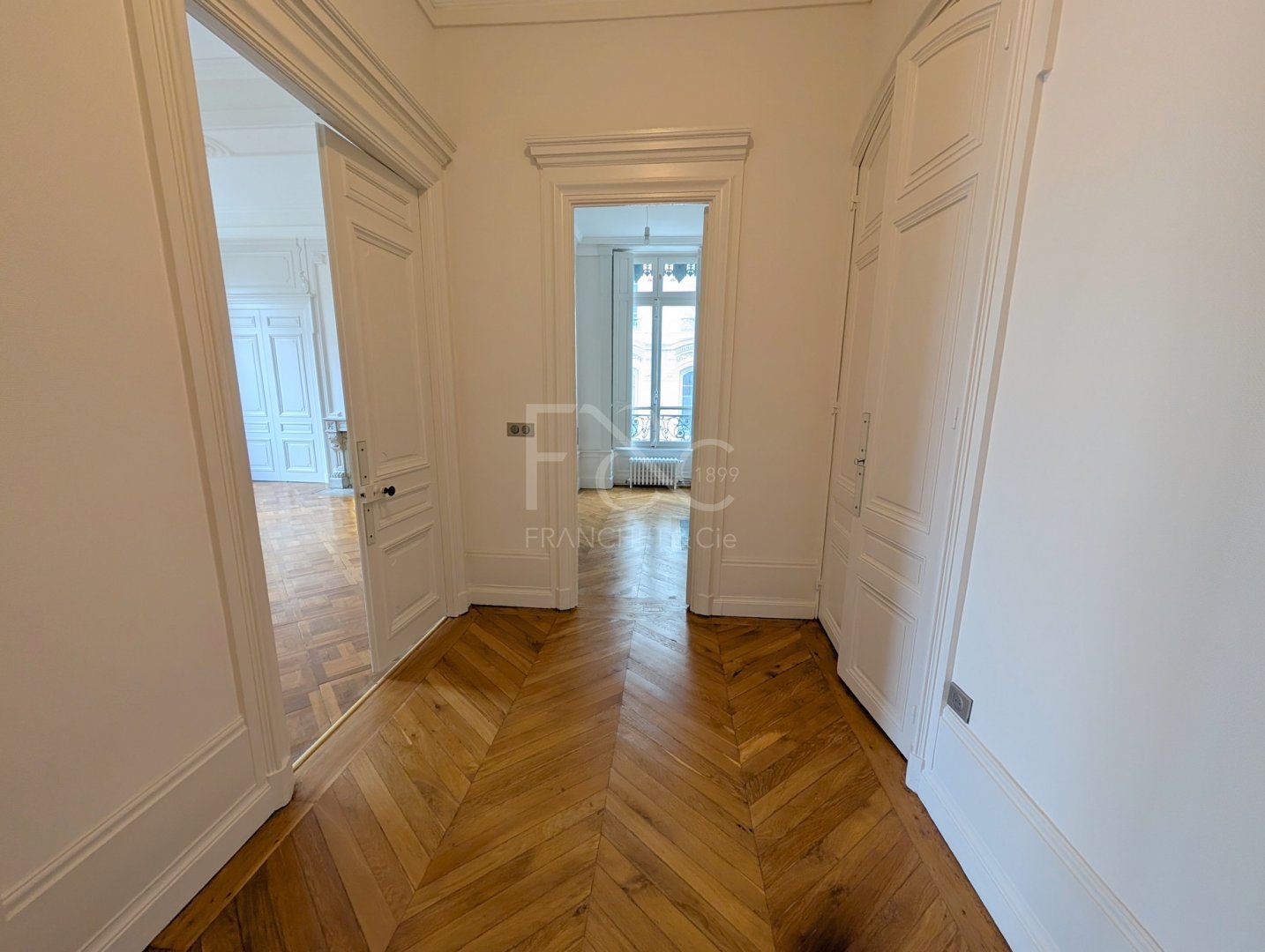 APPARTEMENT T6 A LOUER - LYON 2EME ARRONDISSEMENT - 180 m2 - 3�185�&euro; charges comprises par mois