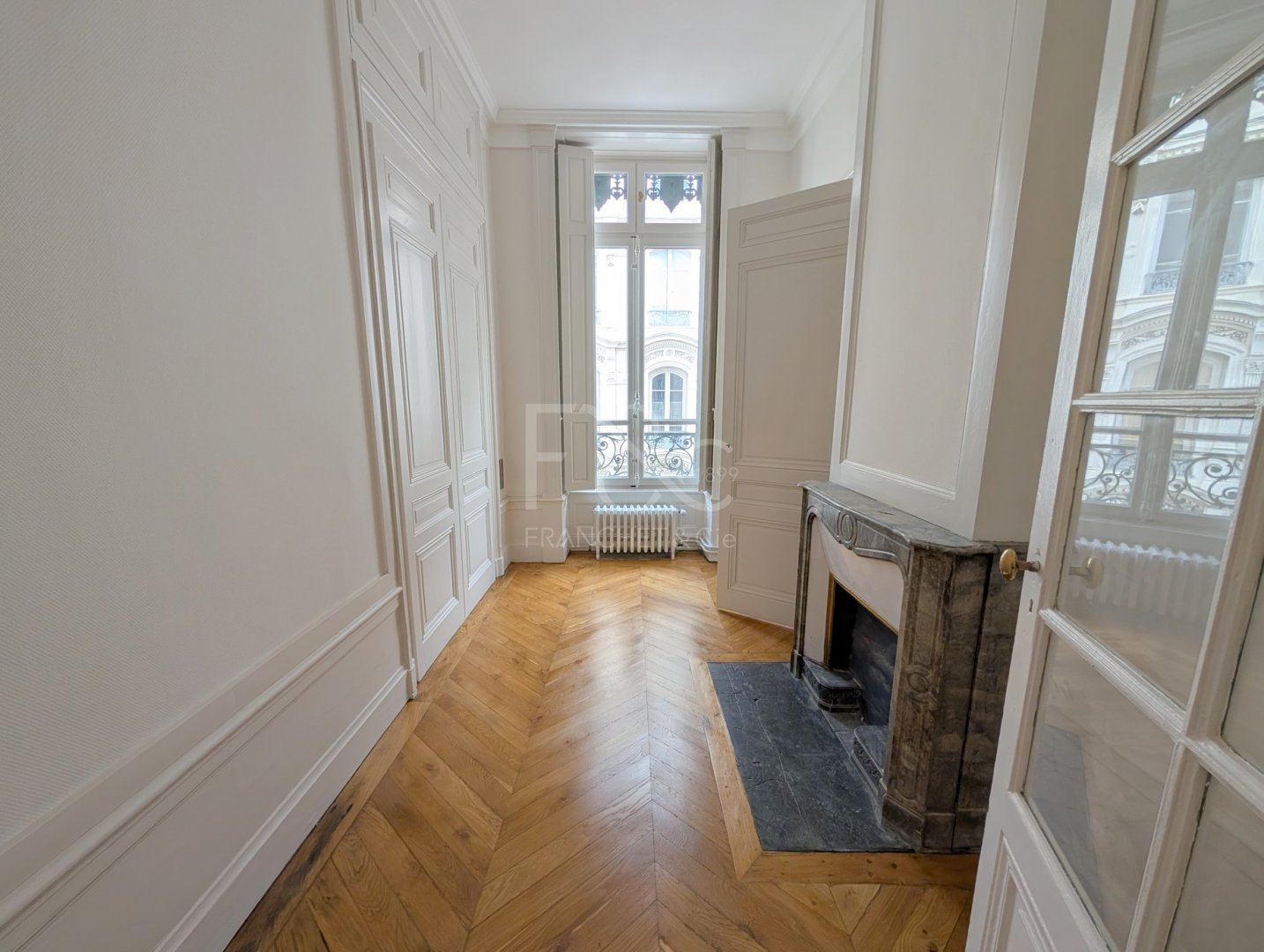 APPARTEMENT T6 A LOUER - LYON 2EME ARRONDISSEMENT - 180 m2 - 3�185�&euro; charges comprises par mois
