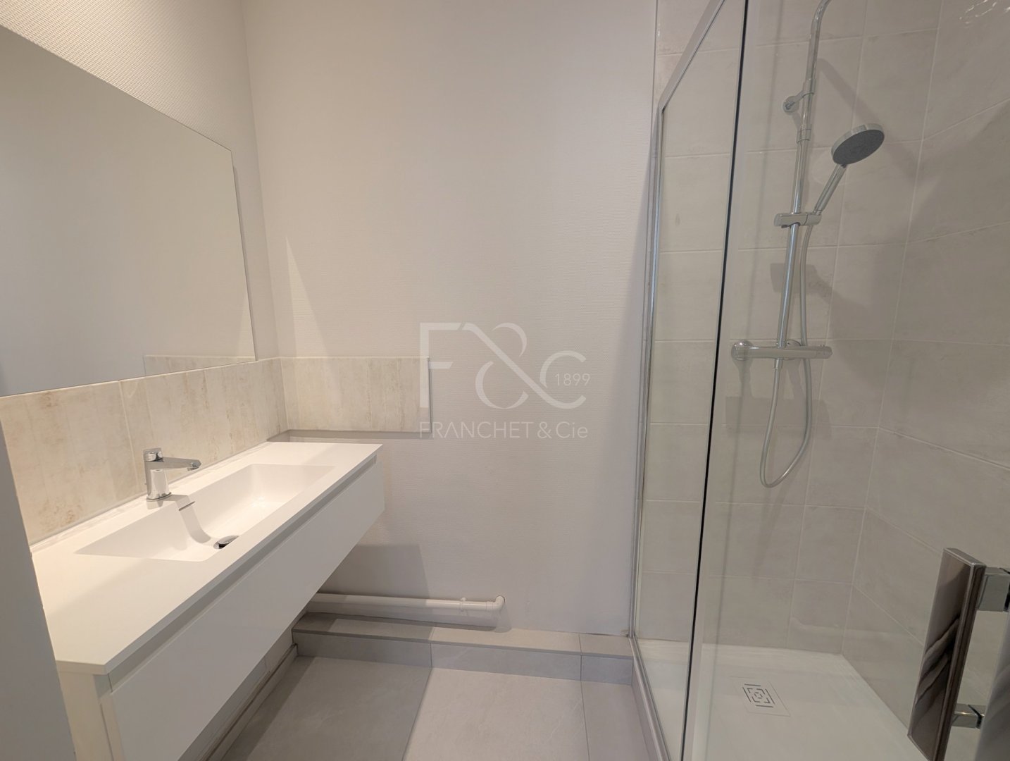 APPARTEMENT T6 A LOUER - LYON 2EME ARRONDISSEMENT - 180 m2 - 3�185�&euro; charges comprises par mois