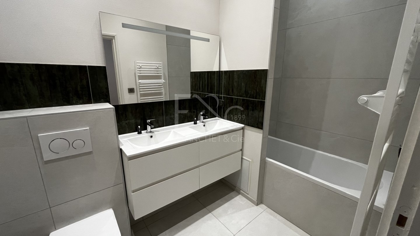 APPARTEMENT T6 A LOUER - LYON 2EME ARRONDISSEMENT - 180 m2 - 3 185 &euro; charges comprises par mois