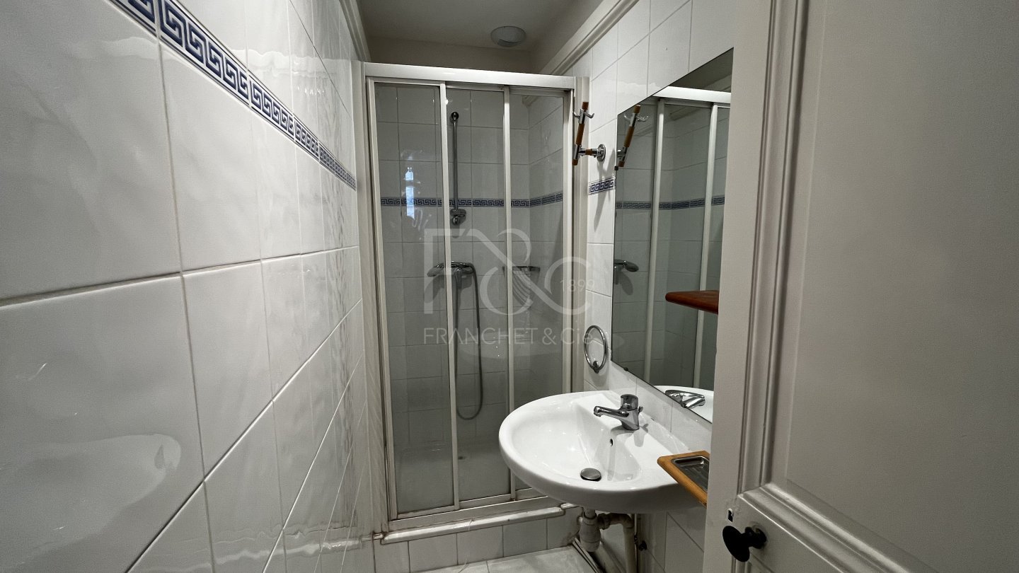 APPARTEMENT T6 A LOUER - LYON 2EME ARRONDISSEMENT - 180 m2 - 3 185 &euro; charges comprises par mois