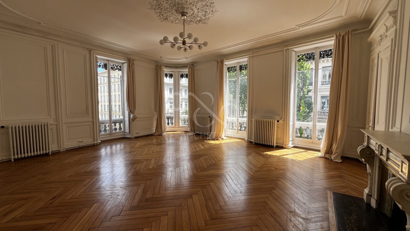 APPARTEMENT T6 A LOUER - LYON 3EME ARRONDISSEMENT - 212.97 m2 - 3 130 &euro; charges comprises par mois